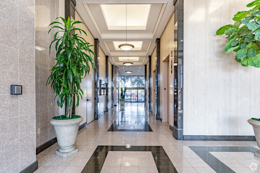 909 NE Loop 410, San Antonio, TX à vendre - Photo intérieure - Image 2 de 8