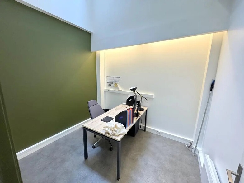 Bureau dans Versailles à louer - Photo intérieure - Image 2 de 12