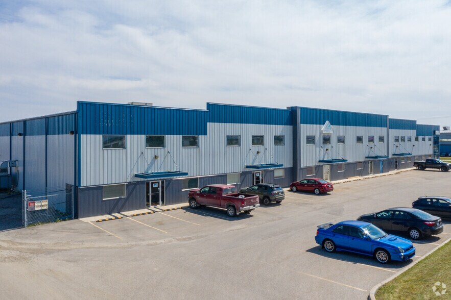 235038 Wrangler Rd SE, Calgary, AB for sale - Building Photo - Image 1 of 1