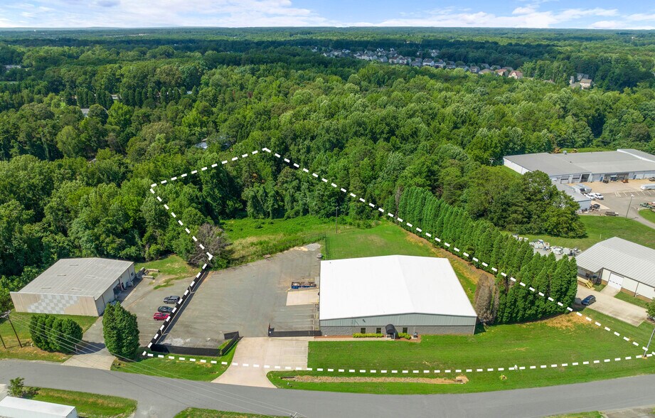 152 S Iredell Industrial Park Rd, Mooresville, NC à louer - Photo du bâtiment - Image 3 de 26