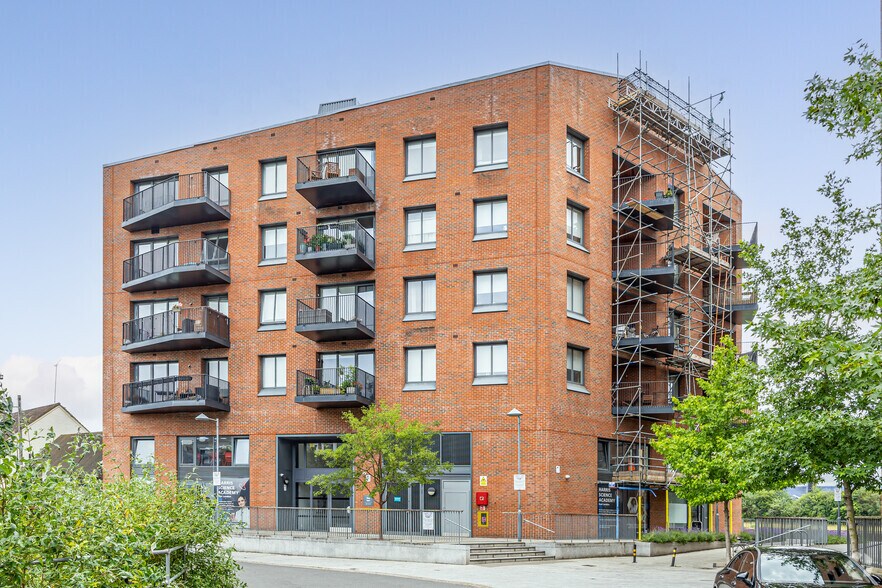 18 Gillender St, Londres à vendre - Photo principale - Image 1 de 6