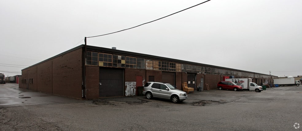 124-138 Cartwright Ave, Toronto, ON à louer - Photo du bâtiment - Image 3 de 3