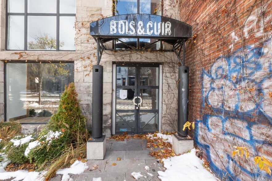 4271-4275 Rue Saint-Denis, Montréal, QC à louer - Photo du bâtiment - Image 3 de 3