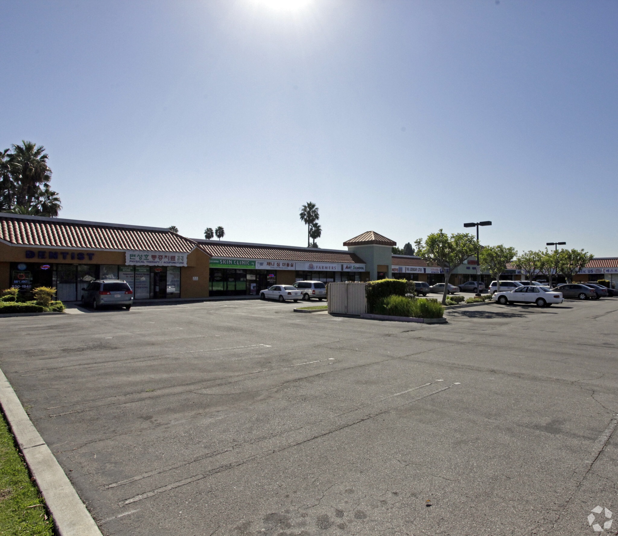 9240 Garden Grove Blvd, Garden Grove, CA for lease Primary Photo- Image 1 of 5