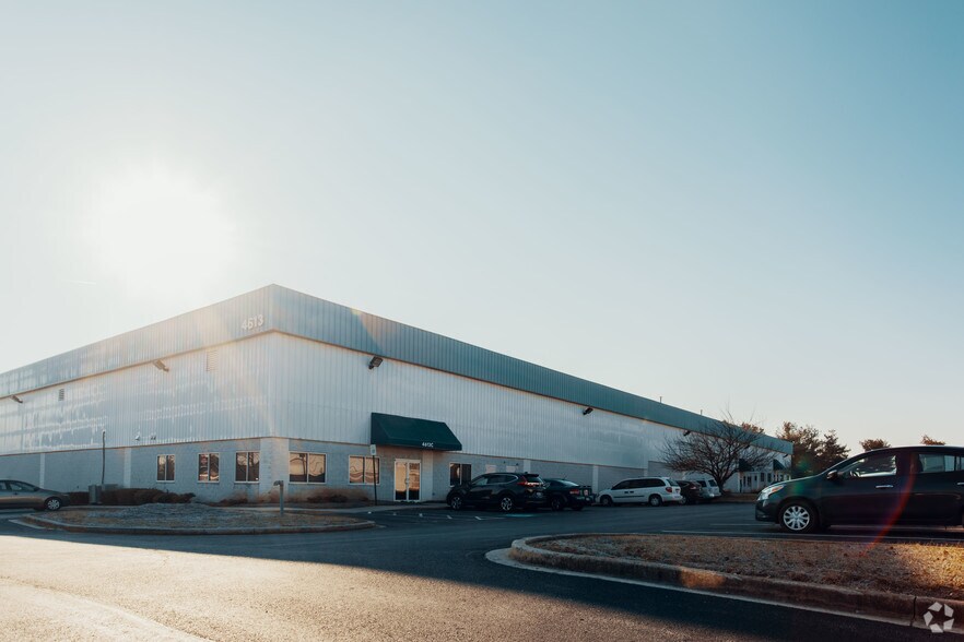 4613 Wedgewood Blvd, Frederick, MD à louer - Photo du bâtiment - Image 3 de 4