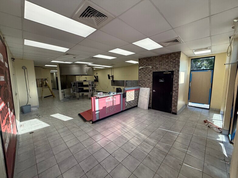 209 S Cocoa Blvd, Cocoa, FL à louer - Photo du bâtiment - Image 2 de 26