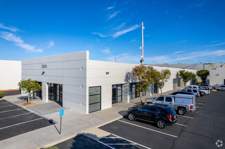 3150 E Charleston Blvd, Las Vegas, NV à louer - Photo du bâtiment - Image 3 de 5