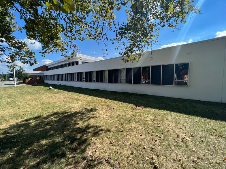 199 Scoles Ave, Clifton, NJ à louer - Photo du bâtiment - Image 3 de 5