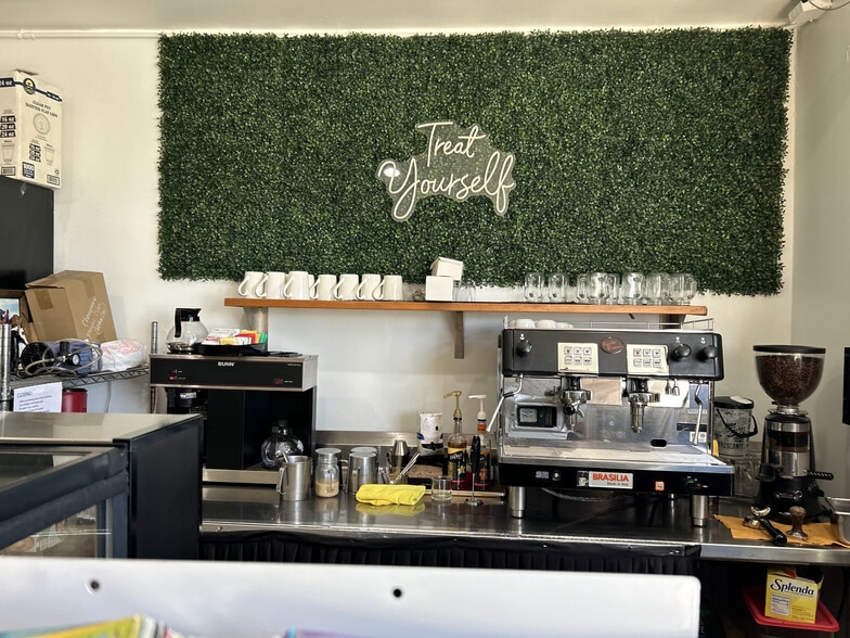 10817-10829 Venice Blvd, Los Angeles, CA for lease - Building Photo - Image 3 of 14
