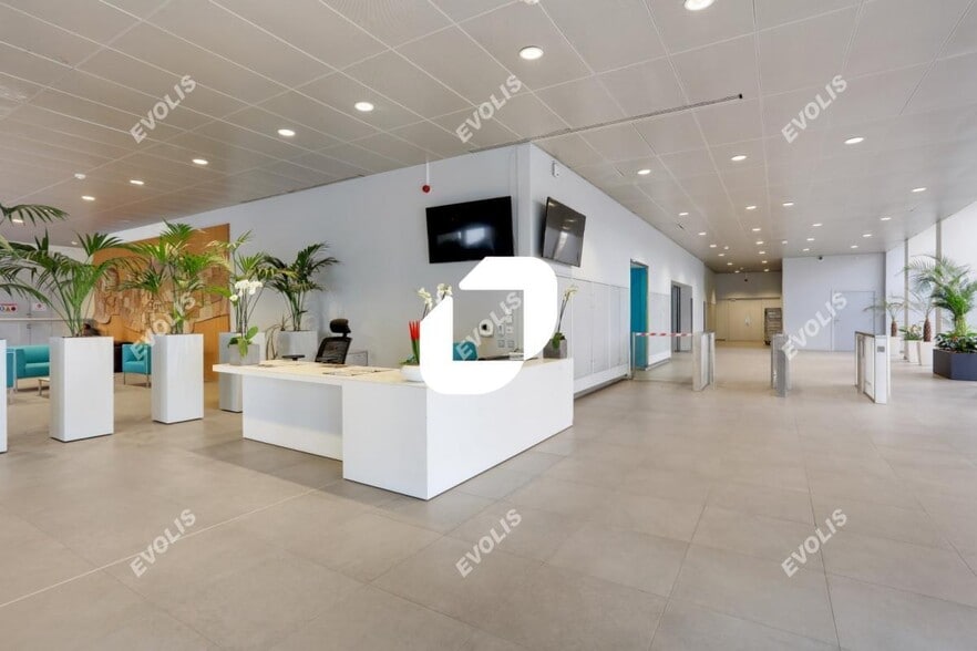 Bureau dans Pantin à vendre - Hall d’entrée - Image 2 de 19