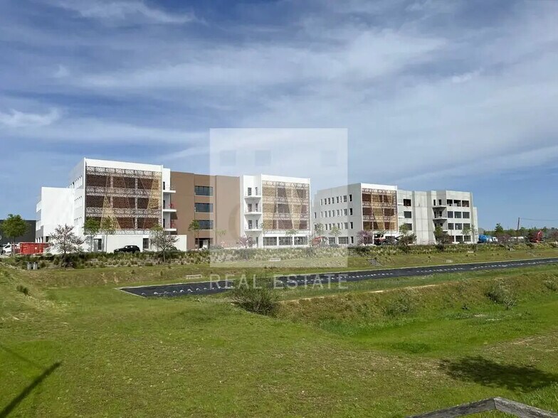 Office in Genas for lease - Building Photo - Image 3 of 11