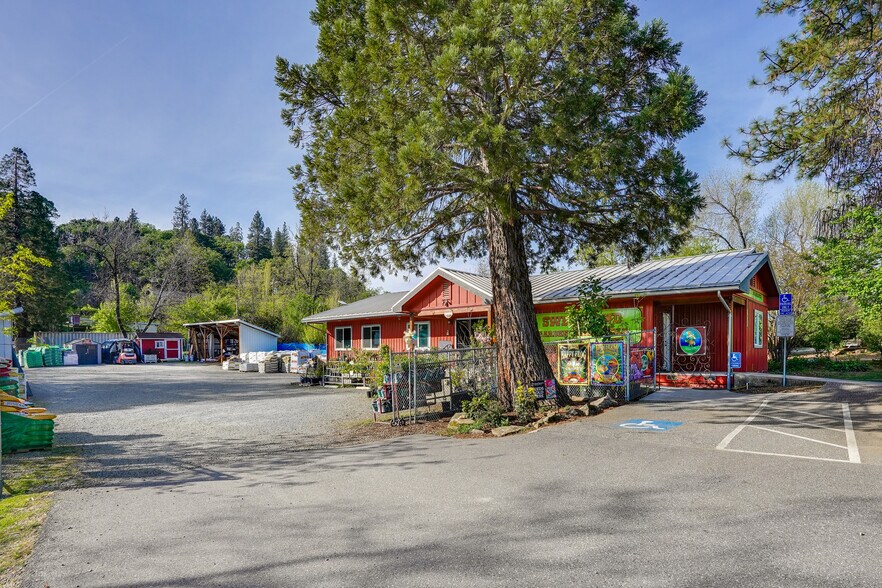 29435 CA-49 Hwy, North San Juan, CA à vendre - Photo du bâtiment - Image 3 de 23