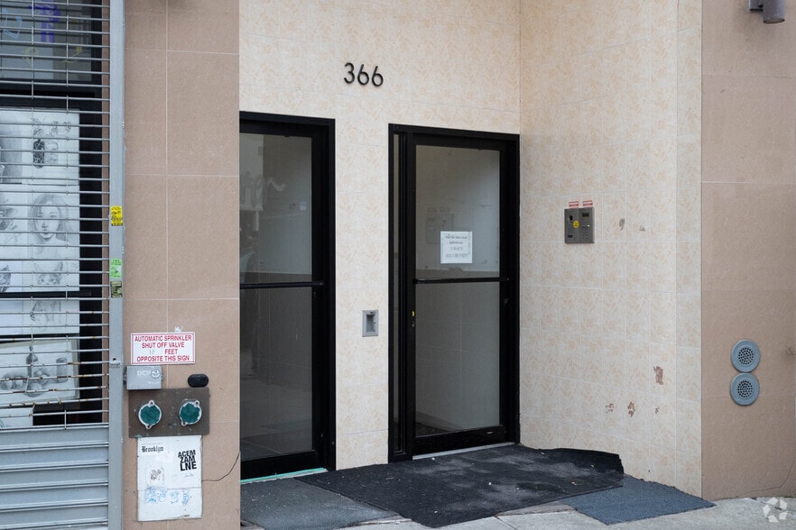 366 Kings Hwy, Brooklyn, NY for sale - Building Photo - Image 2 of 32