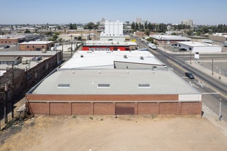 135 Van Ness Ave, Fresno, CA à louer Photo du bâtiment- Image 2 de 25