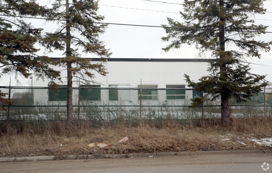 131 Doughton Rd, Vaughan, ON à louer - Photo du bâtiment - Image 2 de 2