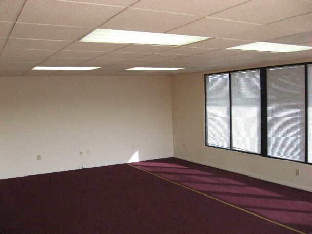 4420 Easton Dr, Bakersfield, CA à louer - Photo intérieure - Image 3 de 5