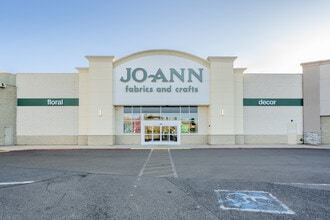 1444 NW Garden Valley Blvd, Roseburg, OR for lease Building Photo- Image 2 of 2