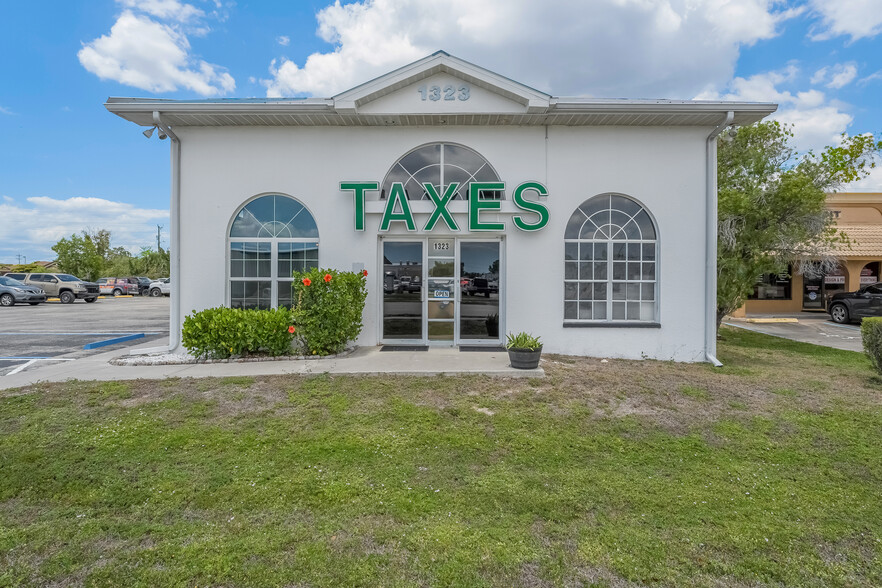 1323 Viscaya Pky, Cape Coral, FL for sale - Building Photo - Image 1 of 15