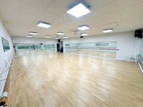 301-311 Happ Rd, Winnetka, IL for lease Interior Photo- Image 2 of 7