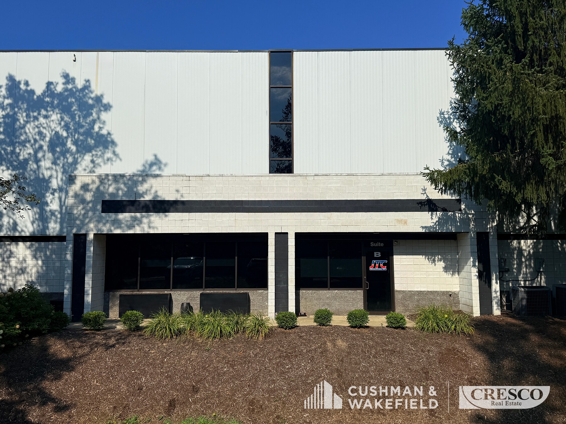 7635 Hub Pky, Valley View, OH for lease Building Photo- Image 1 of 2