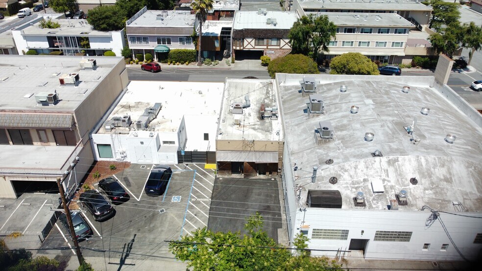 1754 Laurel St, San Carlos, CA à vendre - Photo du bâtiment - Image 3 de 4