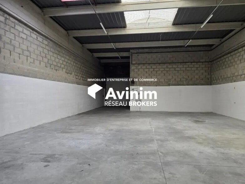 Industrial in SAINT-OUEN-L'AUMONE for lease - Interior Photo - Image 2 of 3