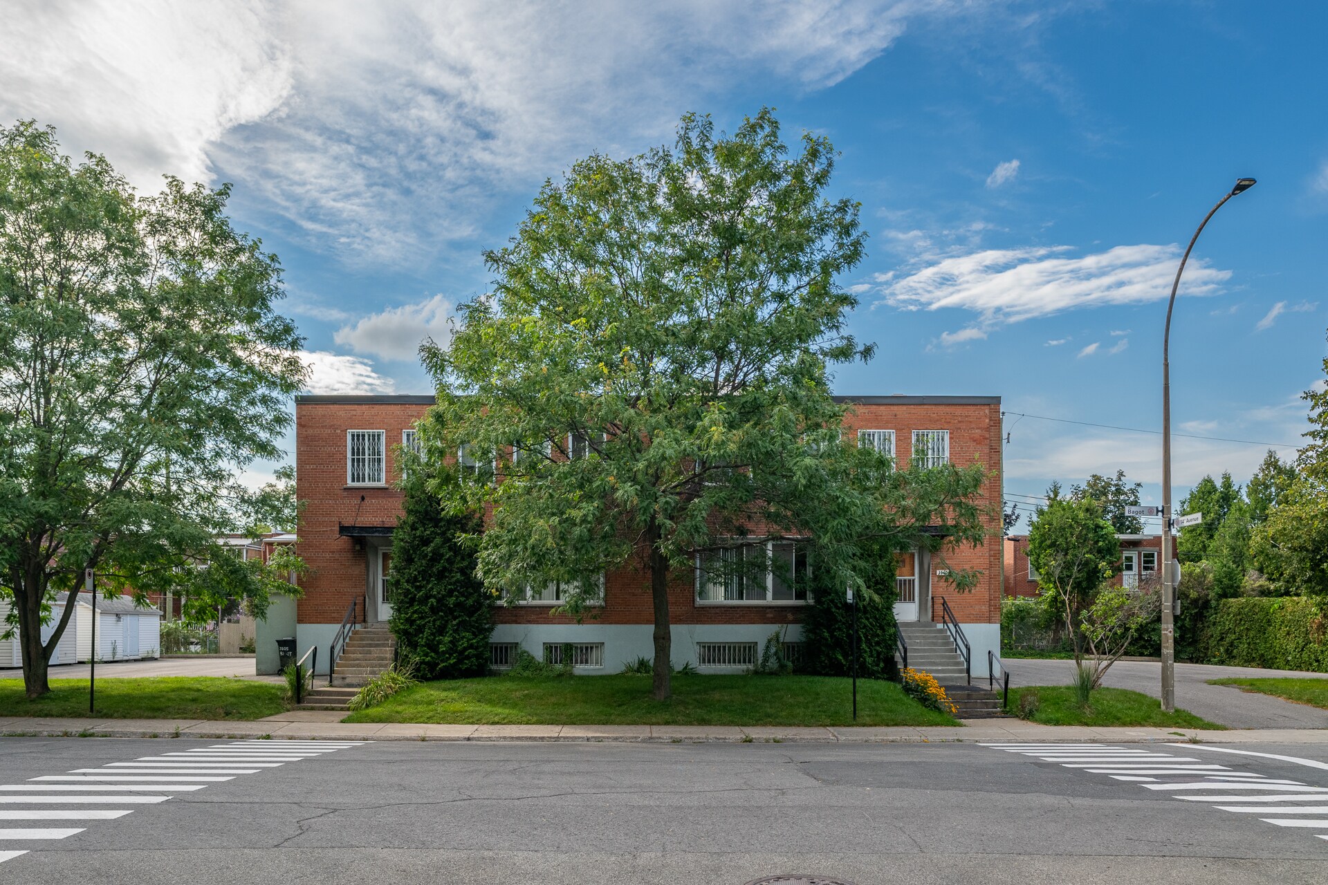 3505 rue Bagot, Montréal, QC à vendre Photo du bâtiment- Image 1 de 16