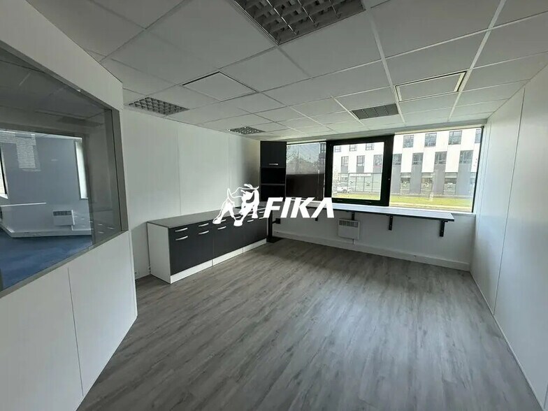 Office in Bruges for lease - Interior Photo - Image 3 of 11