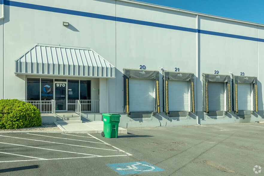 970-974 United Cir, Sparks, NV for lease - Building Photo - Image 1 of 2