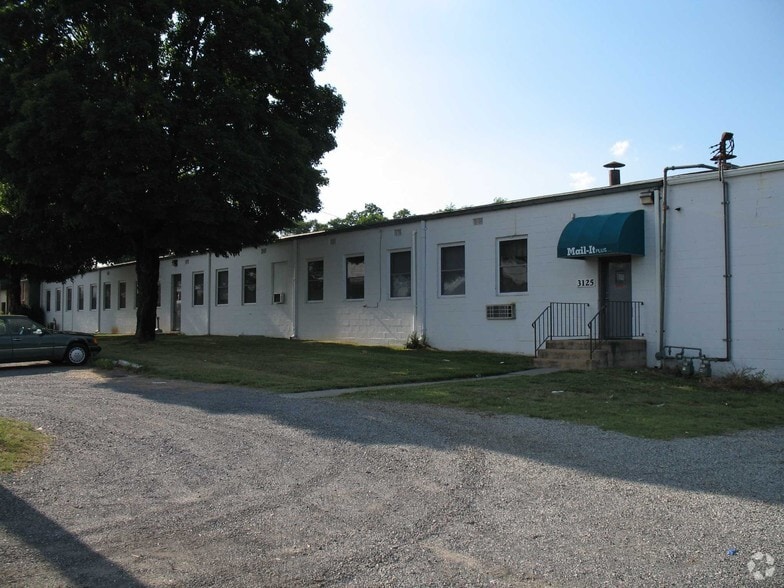 3125 Salem Tpke NW, Roanoke, VA for lease - Building Photo - Image 3 of 8