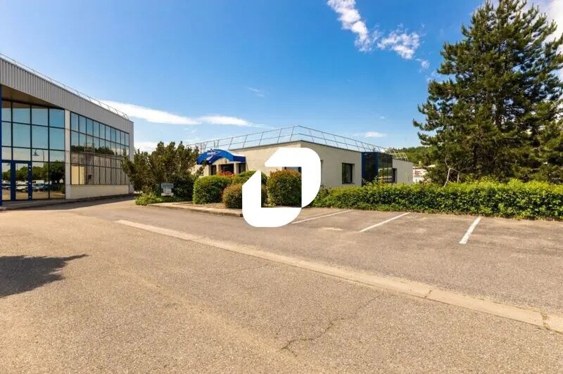 Office in Saint-Genis-Laval for lease - Building Photo - Image 2 of 7