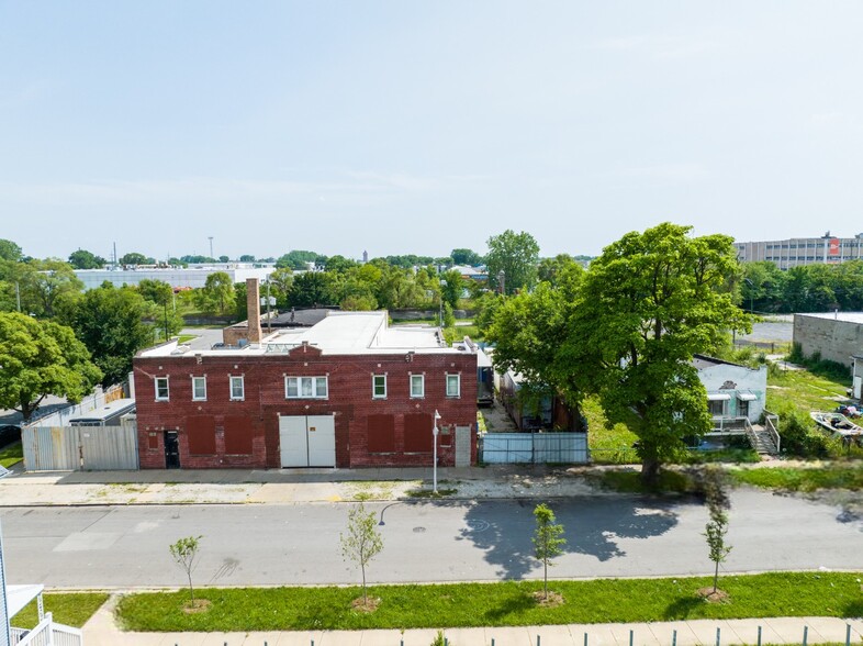 4703 W Arthington St, Chicago, IL for sale - Building Photo - Image 1 of 1