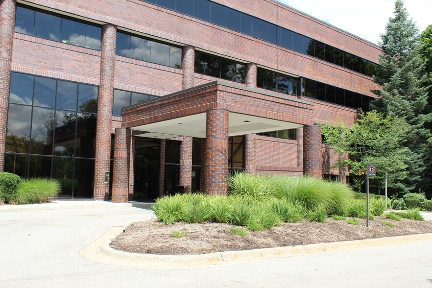 5445 Corporate Dr, Troy, MI for lease - Primary Photo - Image 1 of 7