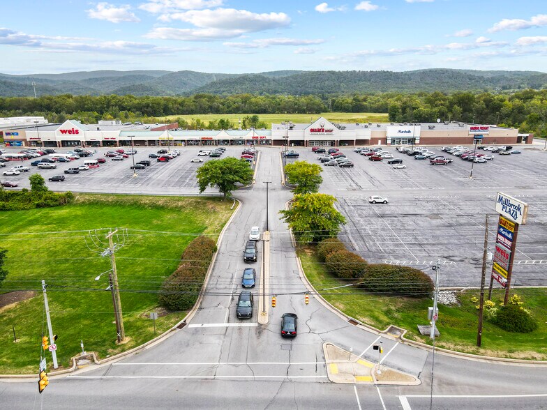 1-6 Millbrook Plz, Mill Hall, PA à louer - Aérien - Image 3 de 7