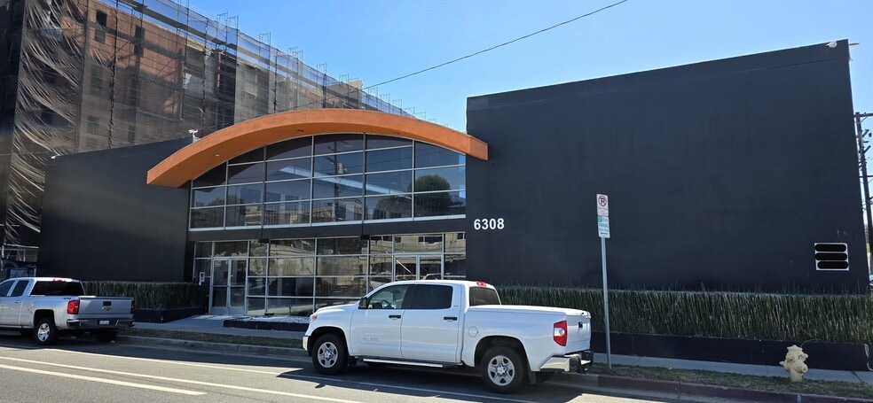 6308 Woodman Ave, Van Nuys, CA for lease - Building Photo - Image 1 of 13