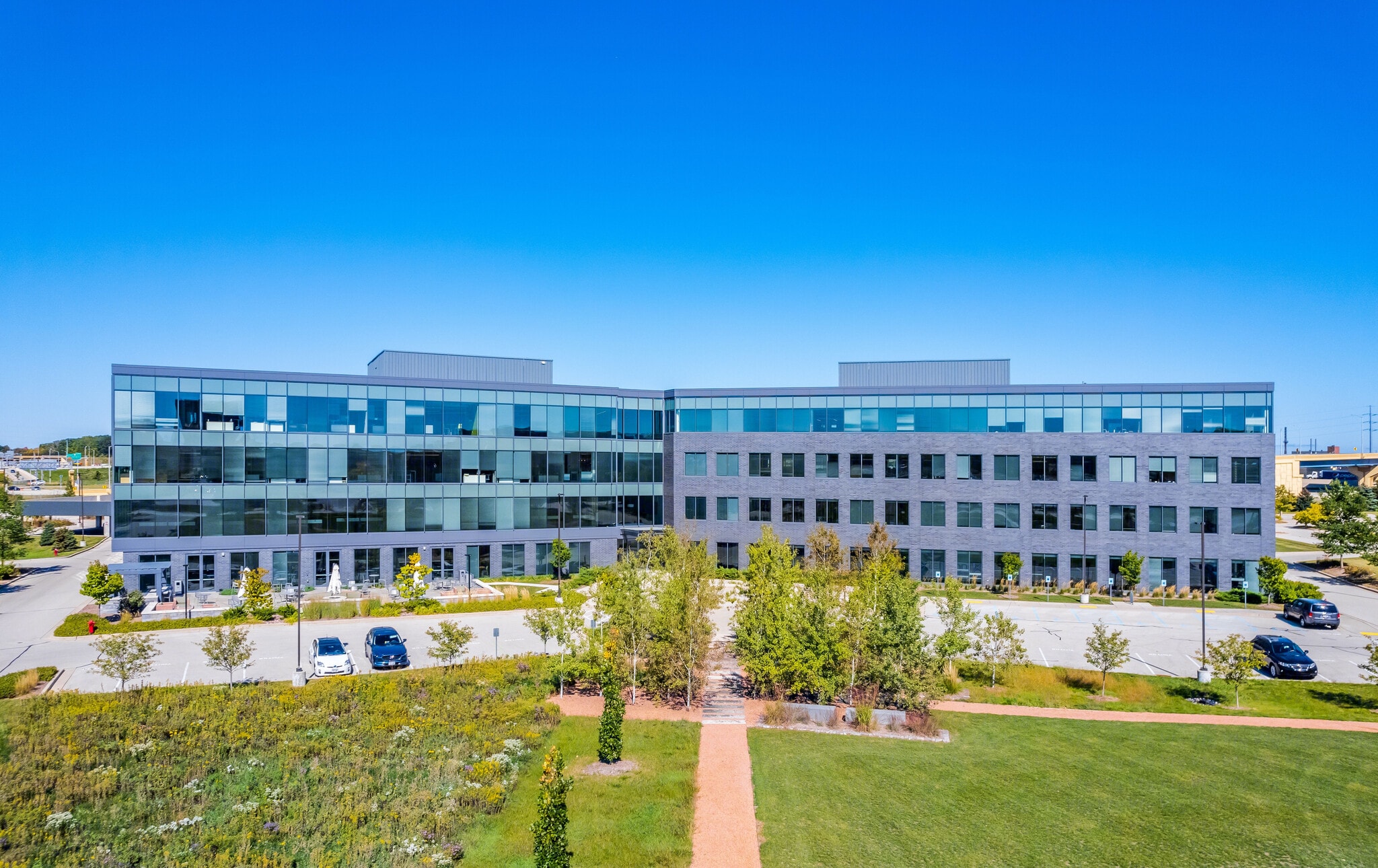 10100 W Innovation Dr, Wauwatosa, WI for lease Primary Photo- Image 1 of 21