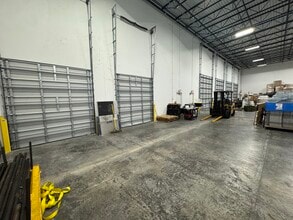 14661 Jetport Loop, Fort Myers, FL à louer Photo intérieure- Image 1 de 2