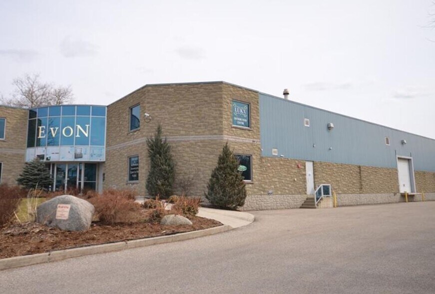 777 Lawrence St, Cambridge, ON à vendre - Photo du bâtiment - Image 1 de 1