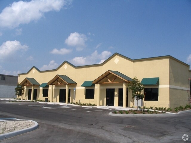 10970 S Cleveland Ave, Fort Myers, FL à vendre - Photo du bâtiment - Image 2 de 24