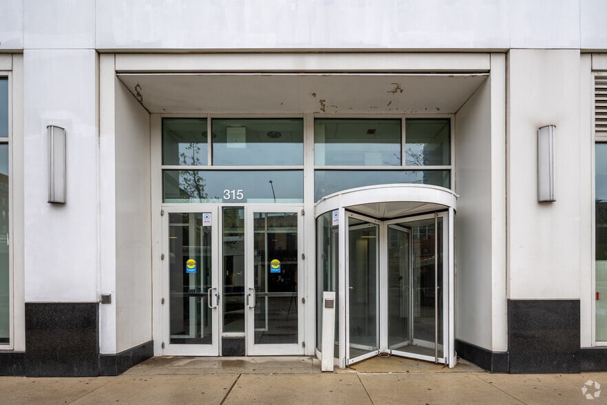 757 N Orleans St, Chicago, IL à louer - Photo du bâtiment - Image 3 de 21
