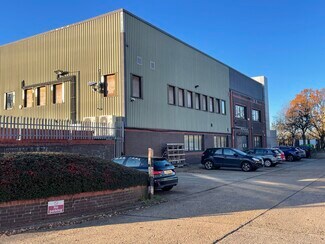 Plus de détails pour 8­-9 Lismirrane Industrial Park, Elstree Road, Elstree - Local d'activités à louer