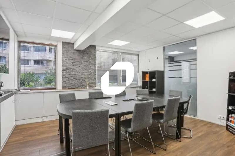 Office in Suresnes for lease - Building Photo - Image 3 of 8