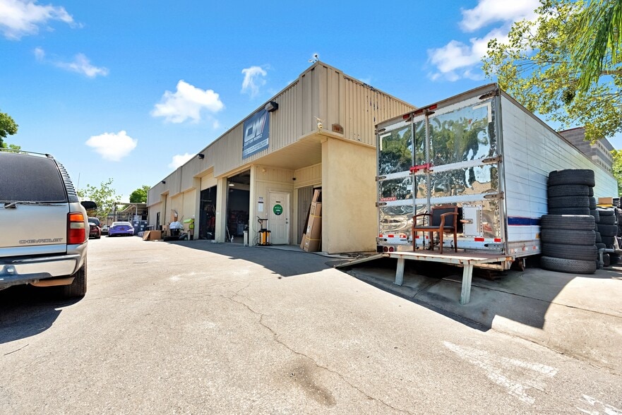 2152 N Briarwood Ave, Fresno, CA for sale - Building Photo - Image 3 of 17