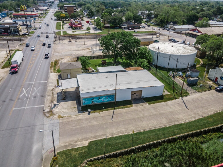 2002 7TH St, Bay City, TX à vendre - Photo du bâtiment - Image 2 de 7