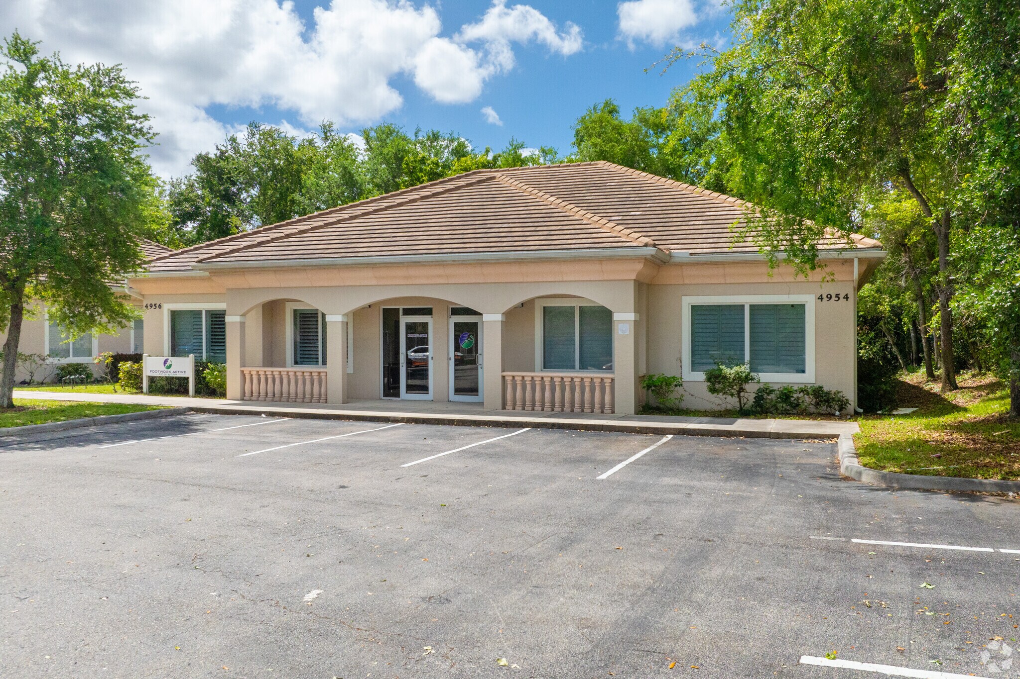 4954-4956 Royal Gulf Cir, Fort Myers, FL for sale Primary Photo- Image 1 of 6