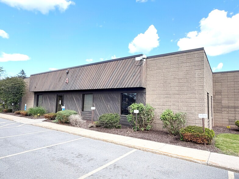 6075 E Molloy Rd, Mattydale, NY à louer - Photo du bâtiment - Image 2 de 11