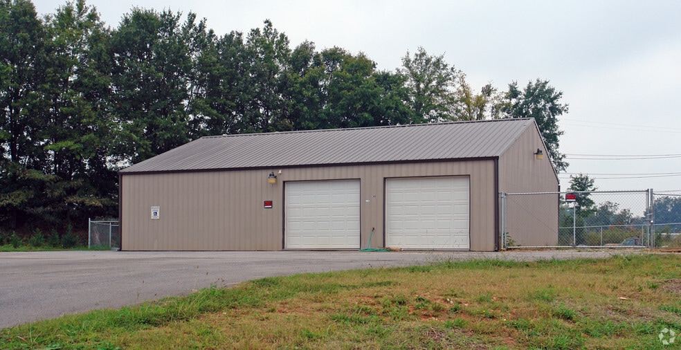 30 American Ct, Greenville, SC à vendre - Photo du bâtiment - Image 2 de 3