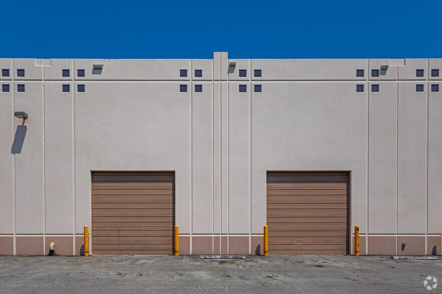 301-321 Goolsby Blvd, Deerfield Beach, FL à louer - Photo du bâtiment - Image 3 de 4