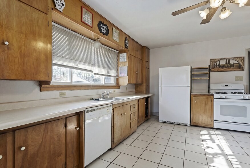 5680 S 1300 E, Murray, UT à vendre - Photo du bâtiment - Image 2 de 39