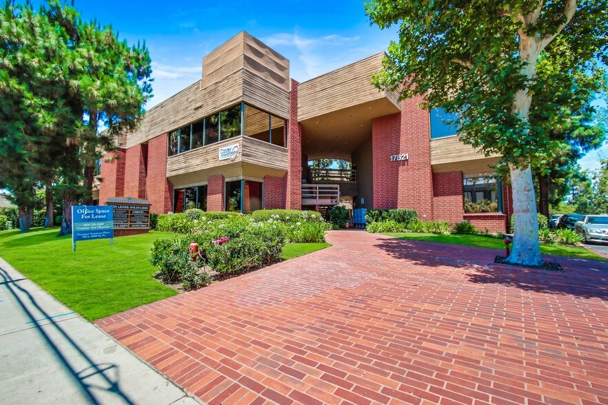 17821 E 17th St, Tustin, CA à louer - Photo principale - Image 1 de 14